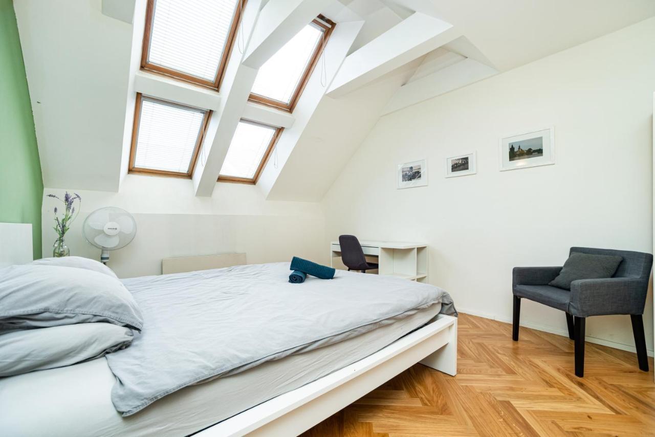 Central, Spacious, Modern 5 Bedrm Duplex W/Balcony Prague Extérieur photo
