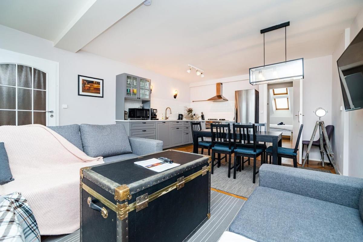 Central, Spacious, Modern 5 Bedrm Duplex W/Balcony Prague Extérieur photo