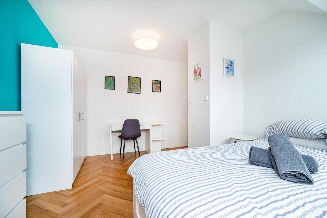 Central, Spacious, Modern 5 Bedrm Duplex W/Balcony Prague Extérieur photo