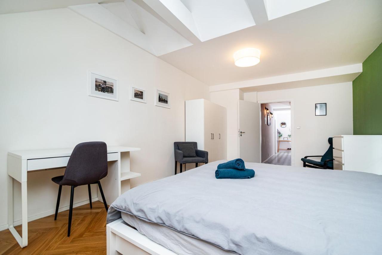 Central, Spacious, Modern 5 Bedrm Duplex W/Balcony Prague Extérieur photo