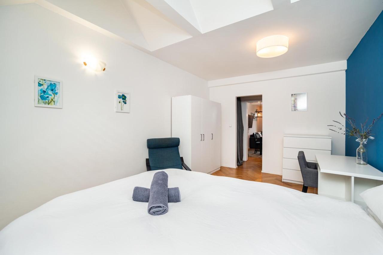 Central, Spacious, Modern 5 Bedrm Duplex W/Balcony Prague Extérieur photo